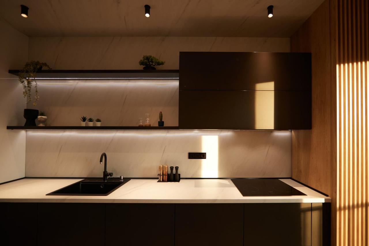 Quiboo Cosmopolit Apartment Brasov Bagian luar foto
