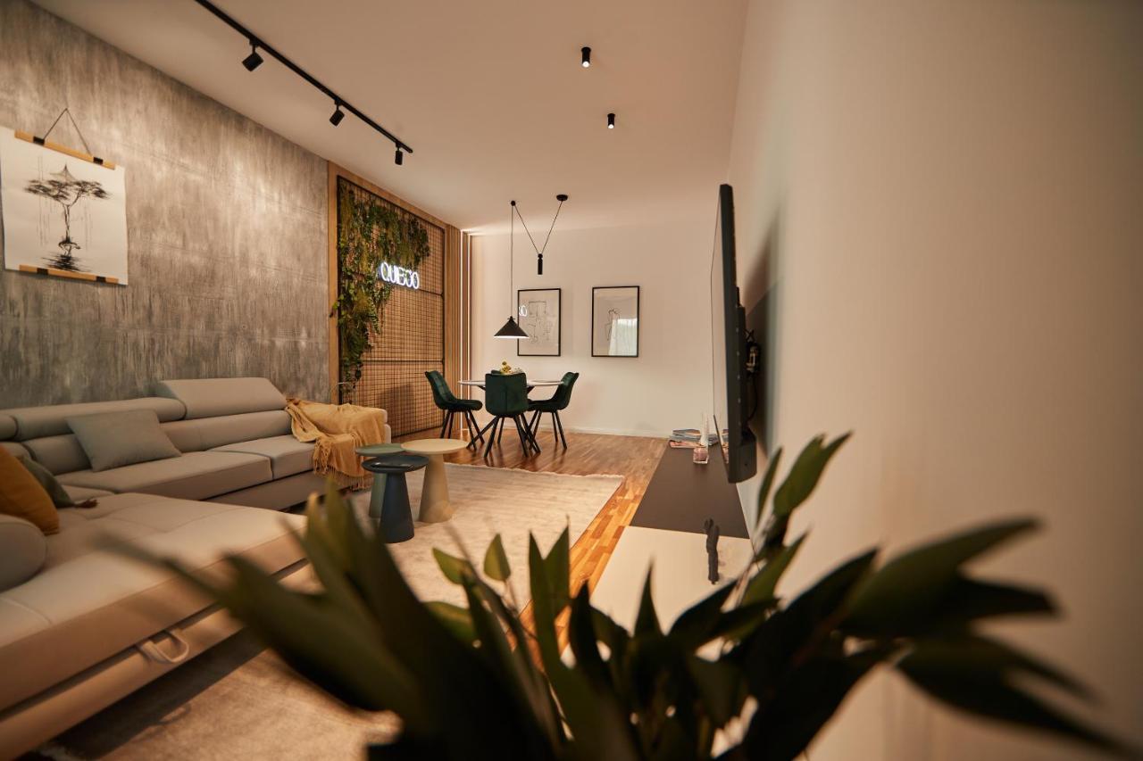 Quiboo Cosmopolit Apartment Brasov Bagian luar foto