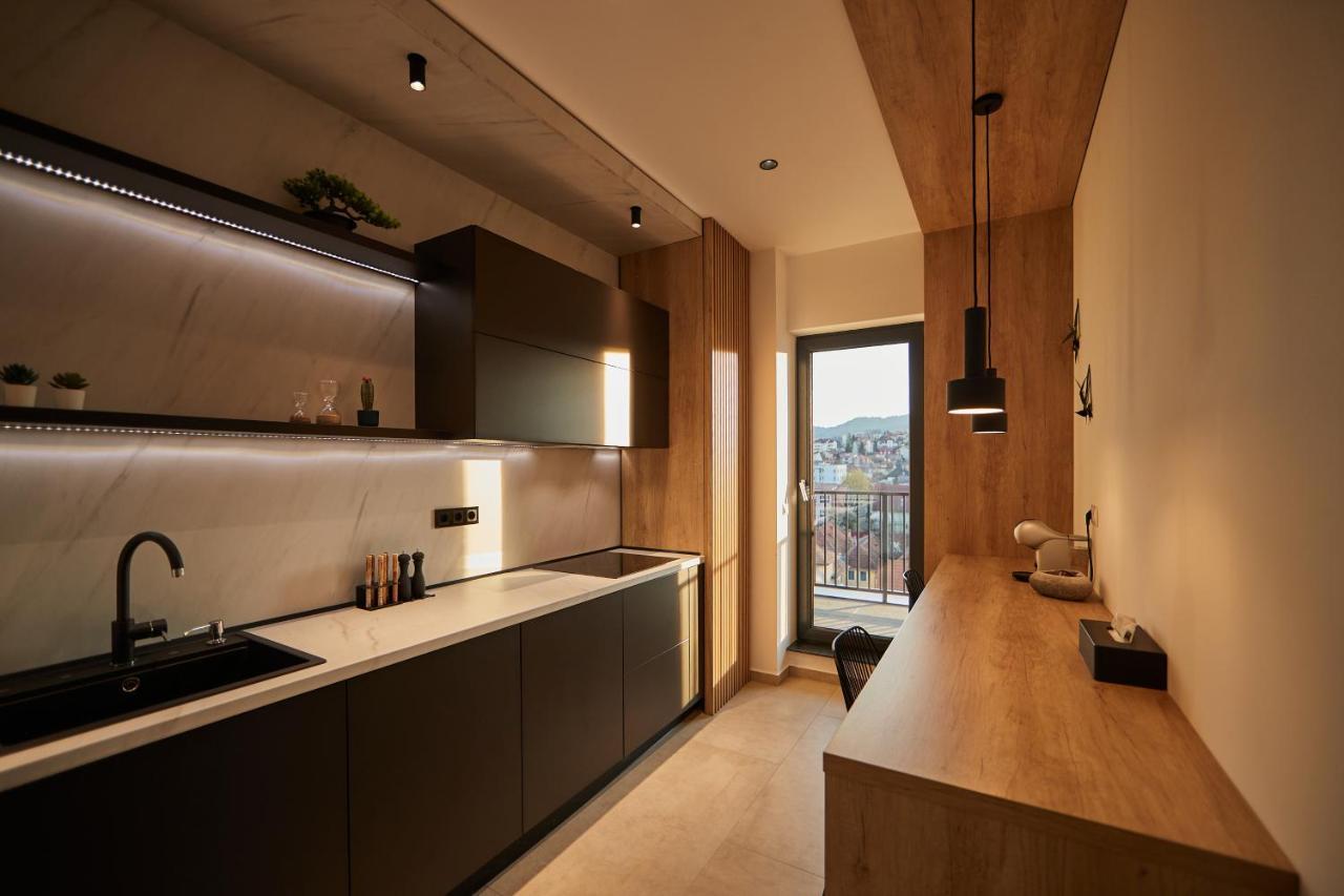 Quiboo Cosmopolit Apartment Brasov Bagian luar foto