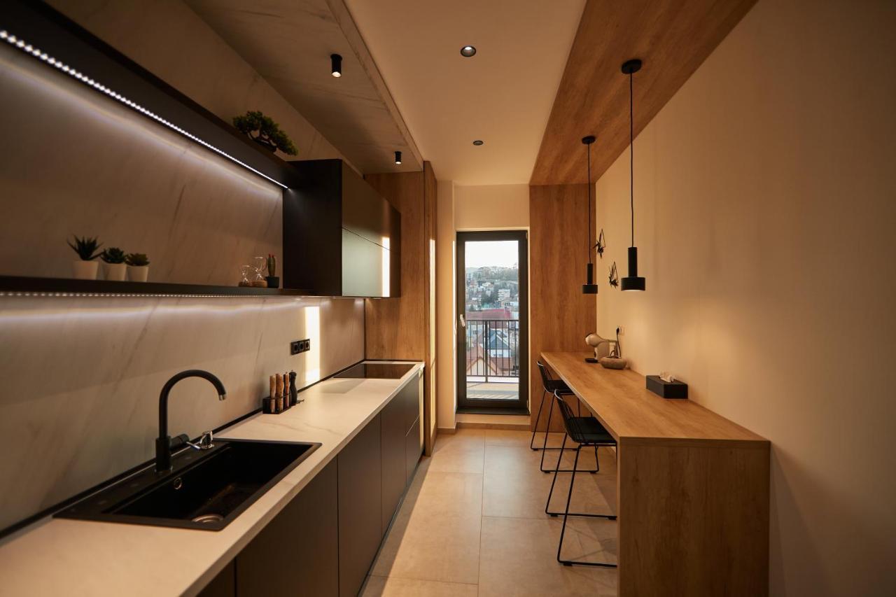 Quiboo Cosmopolit Apartment Brasov Bagian luar foto