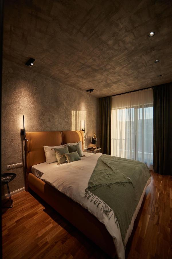 Quiboo Cosmopolit Apartment Brasov Bagian luar foto