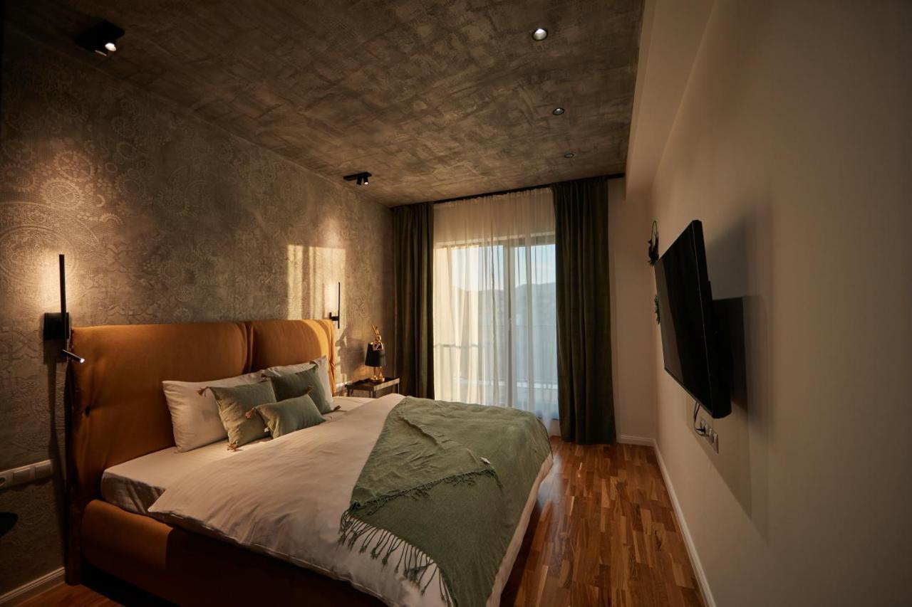 Quiboo Cosmopolit Apartment Brasov Bagian luar foto
