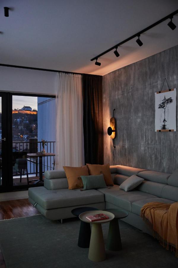 Quiboo Cosmopolit Apartment Brasov Bagian luar foto