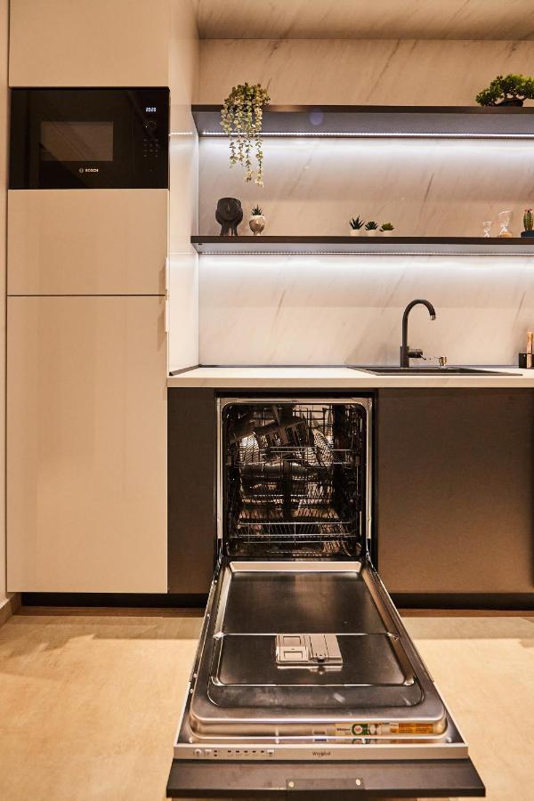 Quiboo Cosmopolit Apartment Brasov Bagian luar foto