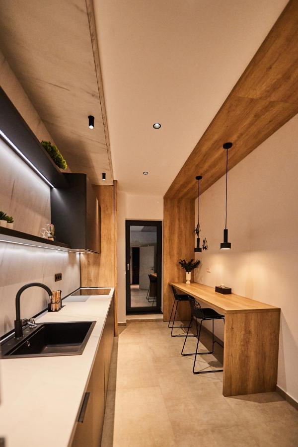Quiboo Cosmopolit Apartment Brasov Bagian luar foto