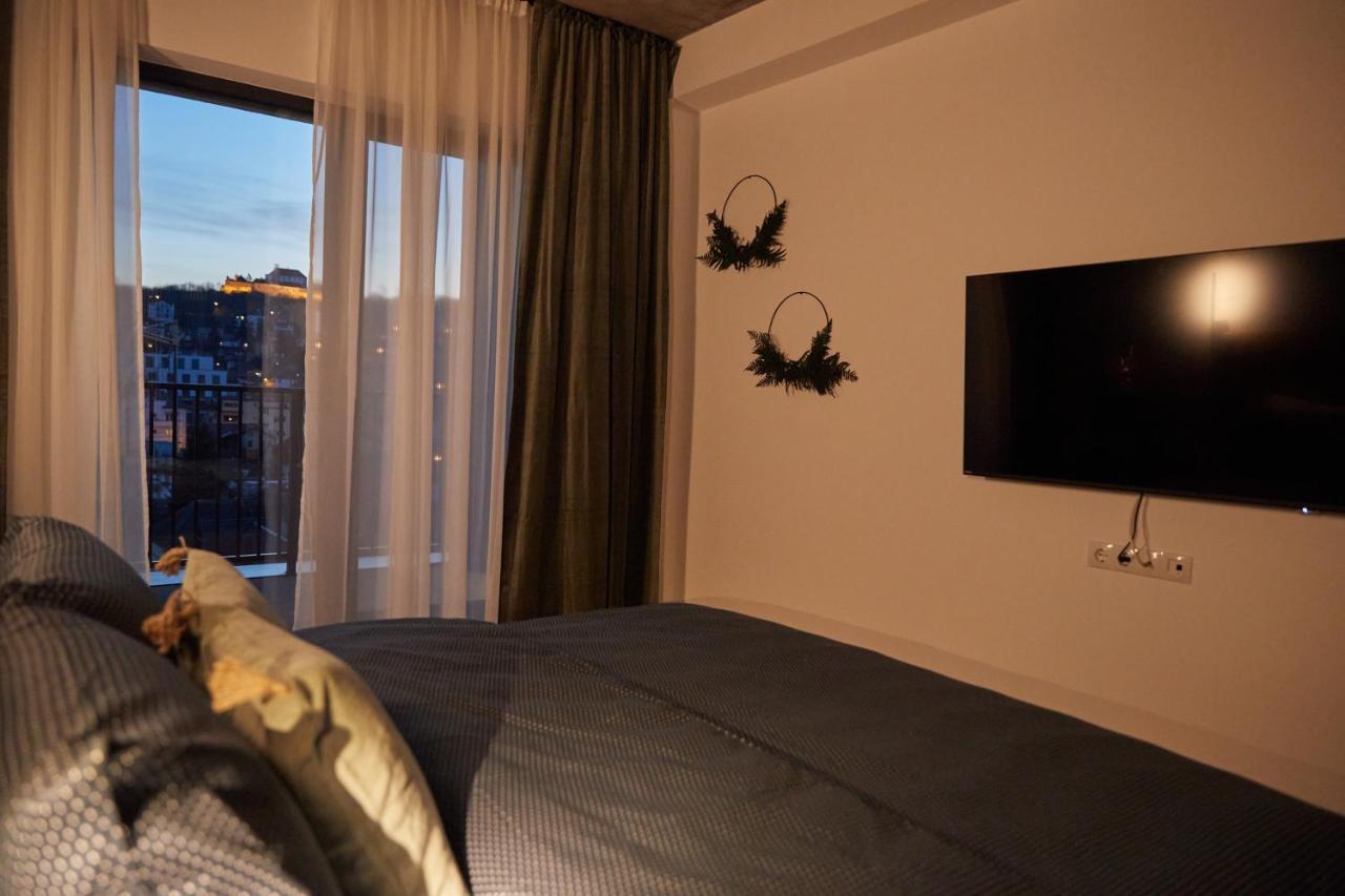 Quiboo Cosmopolit Apartment Brasov Bagian luar foto