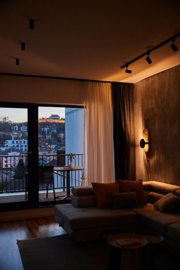 Quiboo Cosmopolit Apartment Brasov Bagian luar foto