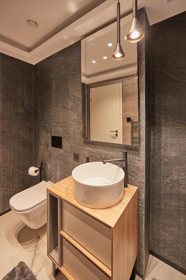 Quiboo Cosmopolit Apartment Brasov Bagian luar foto