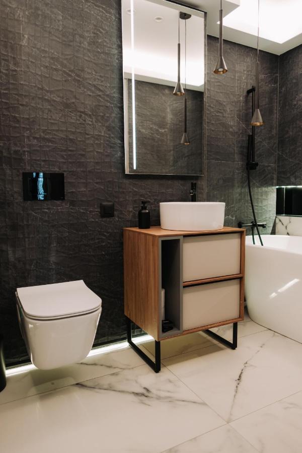 Quiboo Cosmopolit Apartment Brasov Bagian luar foto