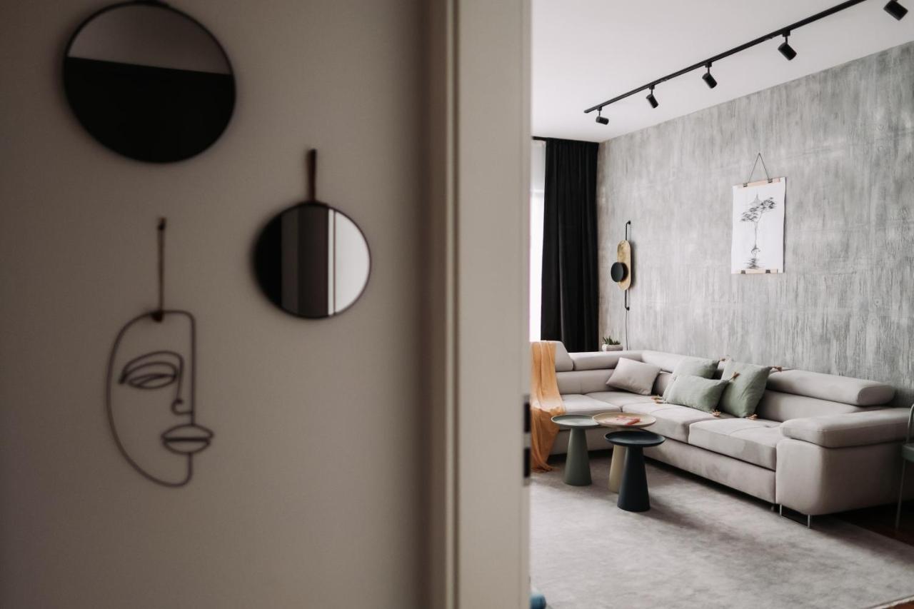 Quiboo Cosmopolit Apartment Brasov Bagian luar foto